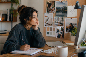 Writer focusing on a single ideal reader while planning clear and targeted content.
